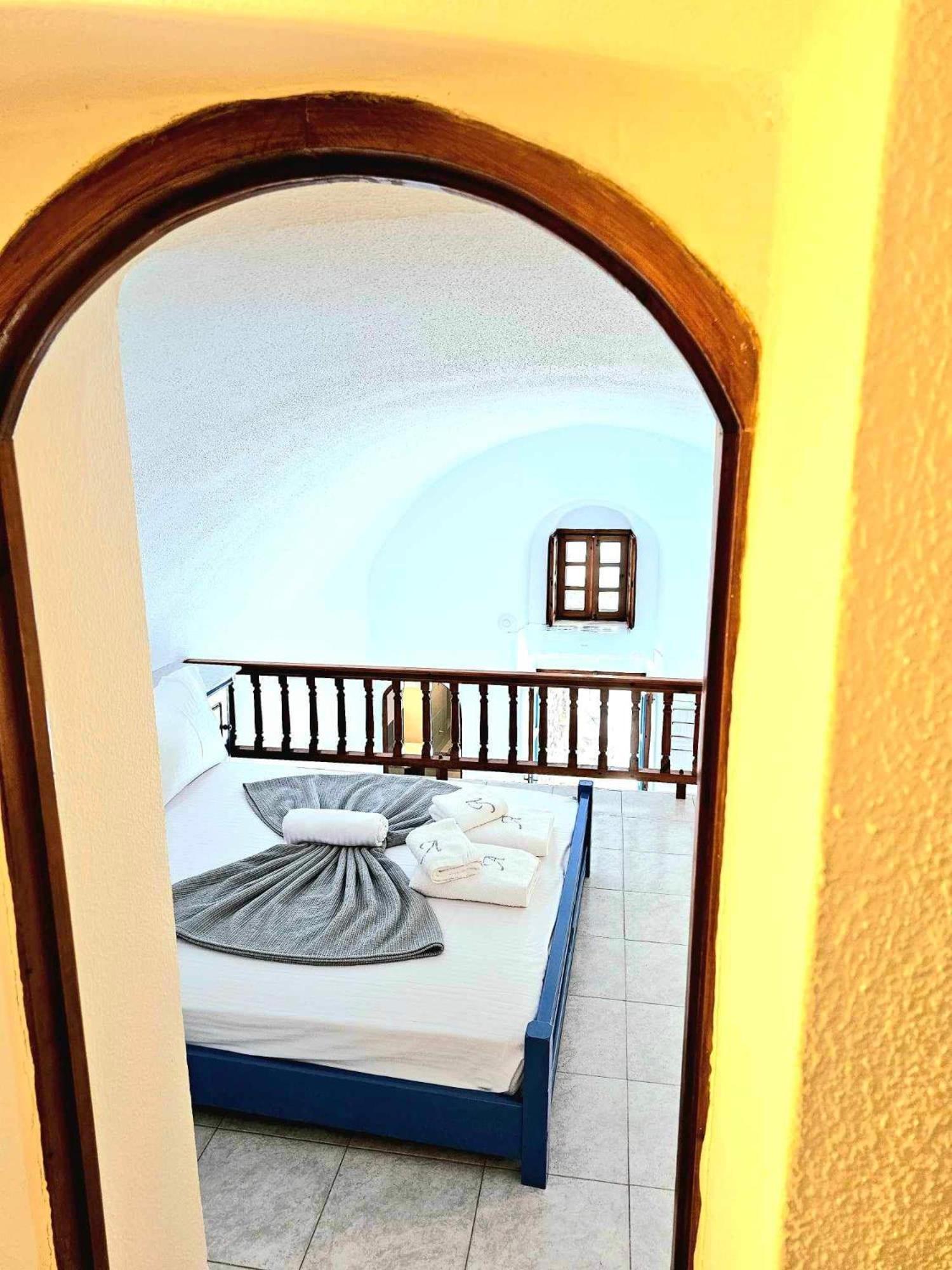 ثيرا Amphitheater Cave Houses المظهر الخارجي الصورة